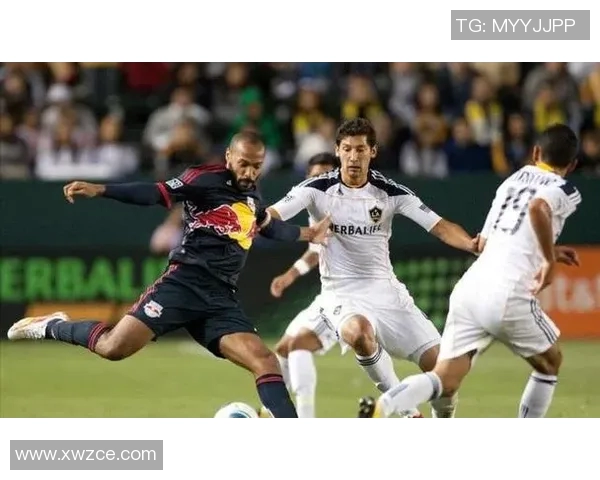 足球明星们的魅力瞬间与赛场氛围完美融合的精彩瞬间图集