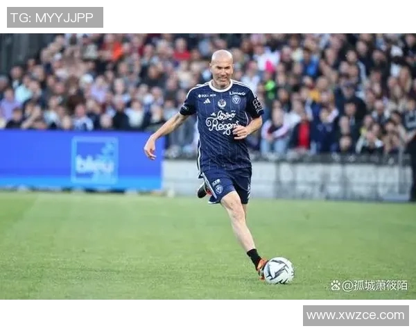 足球明星背后的感人故事与温暖瞬间让你感受运动的力量与爱心 足球明星背后的感人故事与温暖瞬间让你感受运动的力量与爱心