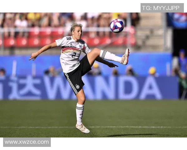 无停球的足球明星展现超凡技艺与速度的完美结合 无停球的足球明星展现超凡技艺与速度的完美结合